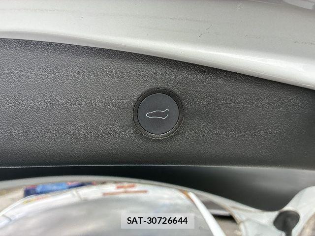 Tesla MODEL 3 2022-06 7510277-10