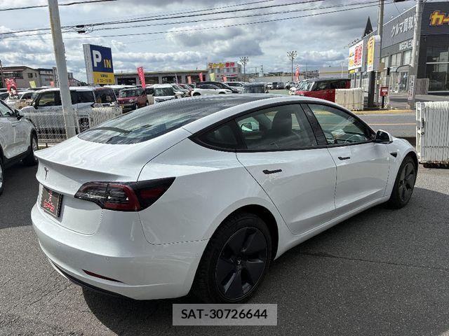 Tesla MODEL 3 2022-06 7510277-1