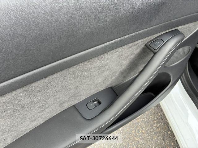 Tesla MODEL 3 2022-06 7510277-19