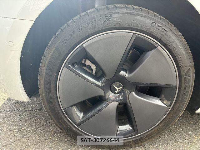 Tesla MODEL 3 2022-06 7510277-23