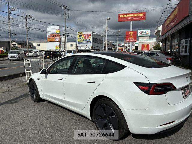 Tesla MODEL 3 2022-06 7510277-28