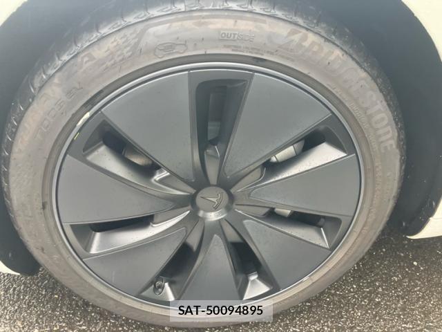 Tesla MODEL 3 2025-03 7562987-2