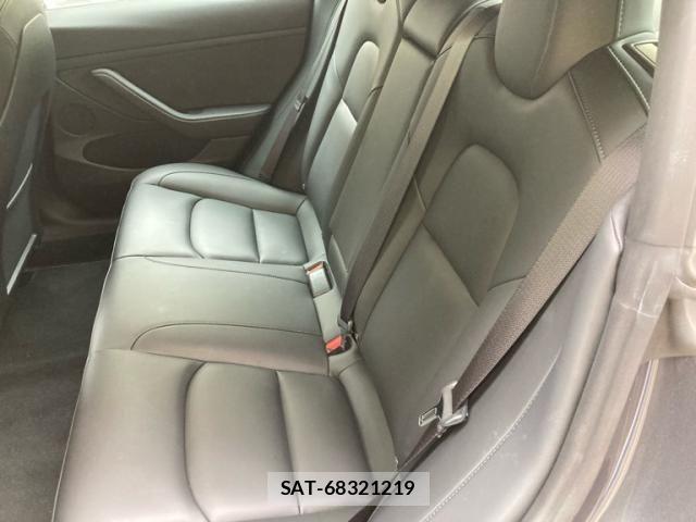 Tesla MODEL 3 2021-07 7729844-8