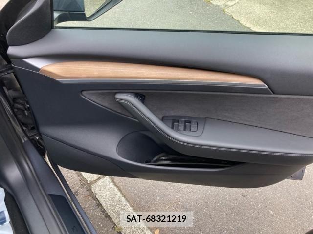 Tesla MODEL 3 2021-07 7729844-11