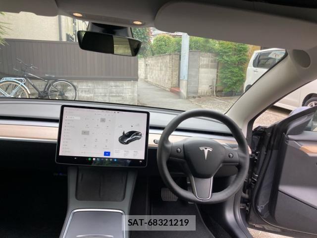 Tesla MODEL 3 2021-07 7729844-2