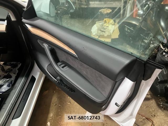 Tesla MODEL 3 2022-03 7729839-10