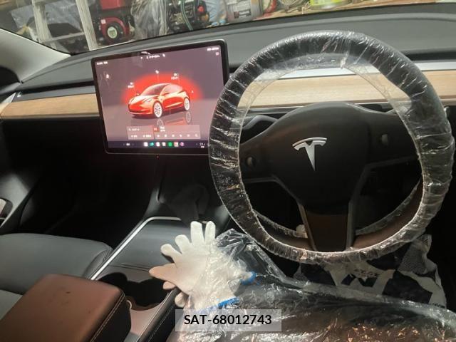Tesla MODEL 3 2022-03 7729839-13