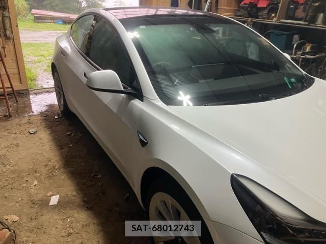 Tesla MODEL 3 2022-03 7729839-1