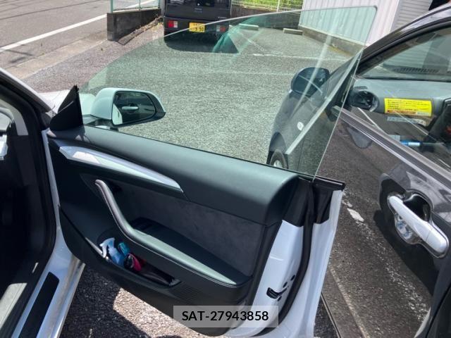 Tesla MODEL 3 2022-06 7729842-10