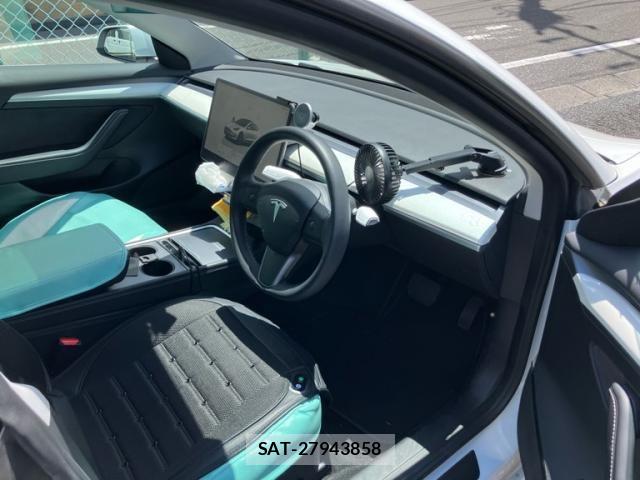 Tesla MODEL 3 2022-06 7729842-11