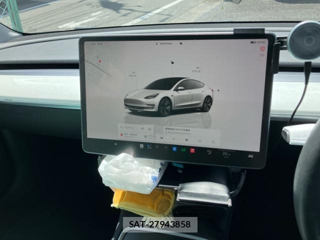 Tesla MODEL 3 2022-06 7729842-14