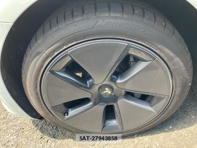 Tesla MODEL 3 2022-06 7729842-24