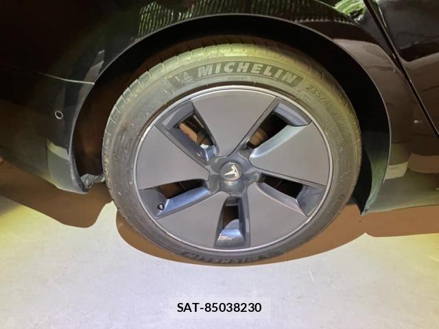 Tesla MODEL 3 2023-07 7729841-9