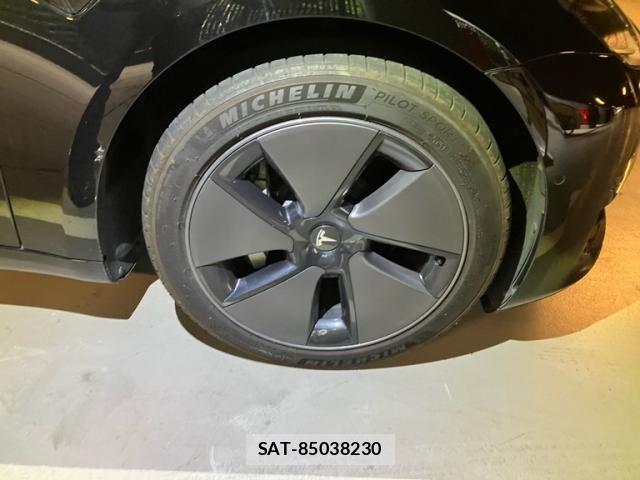 Tesla MODEL 3 2023-07 7729841-10