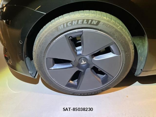 Tesla MODEL 3 2023-07 7729841-11