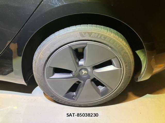 Tesla MODEL 3 2023-07 7729841-12