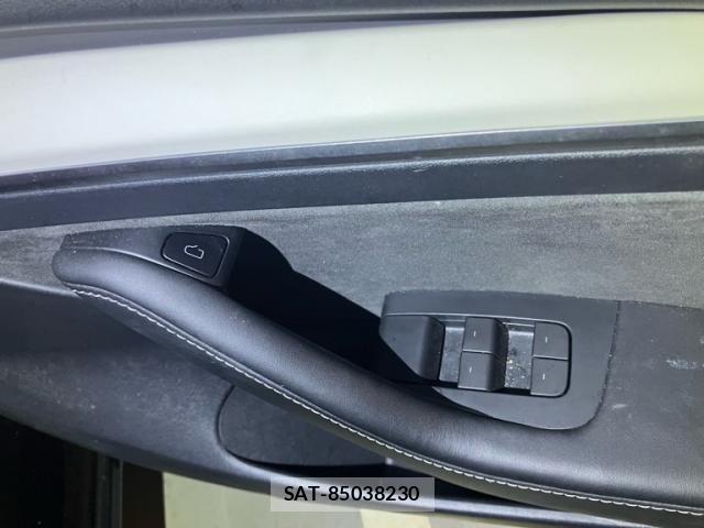 Tesla MODEL 3 2023-07 7729841-15