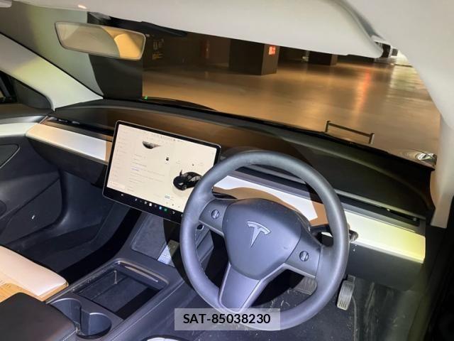 Tesla MODEL 3 2023-07 7729841-17