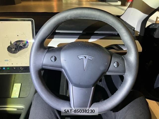 Tesla MODEL 3 2023-07 7729841-18