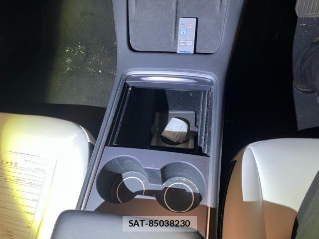 Tesla MODEL 3 2023-07 7729841-21