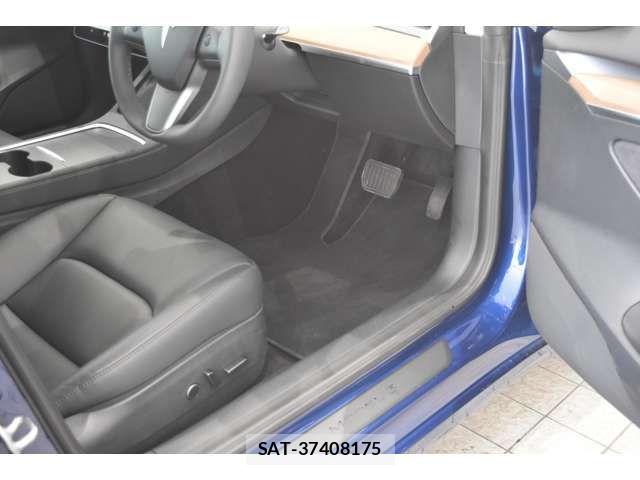 Tesla MODEL 3 2021-12 7729843-15