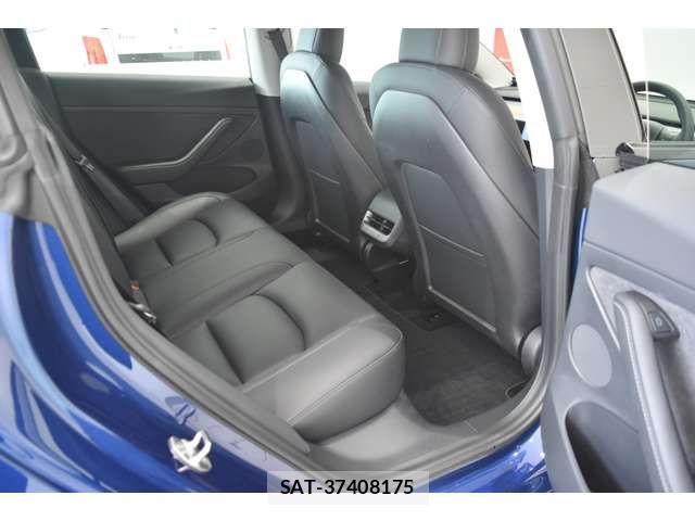 Tesla MODEL 3 2021-12 7729843-17