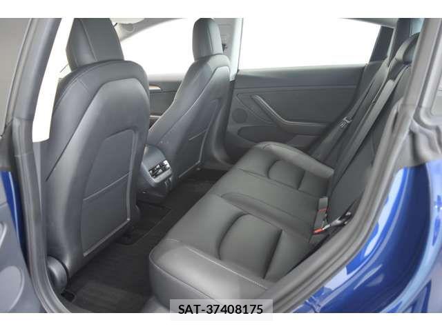 Tesla MODEL 3 2021-12 7729843-18