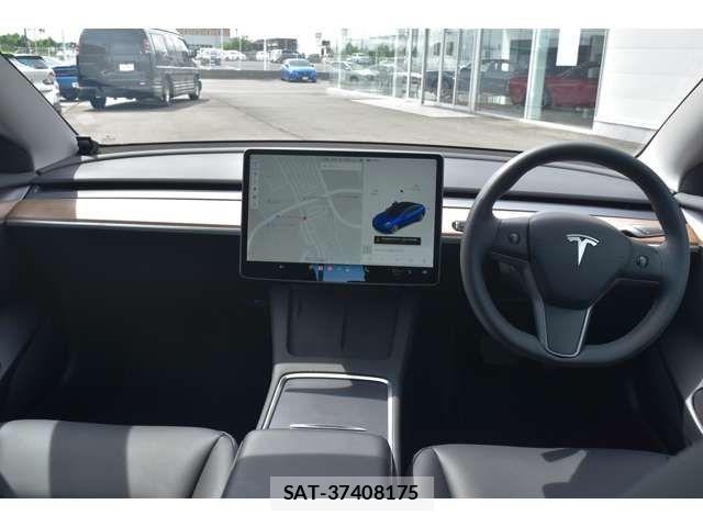 Tesla MODEL 3 2021-12 7729843-4