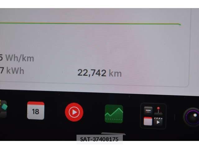 Tesla MODEL 3 2021-12 7729843-8