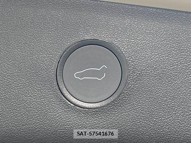 Tesla MODEL 3 2021-11 7729837-9