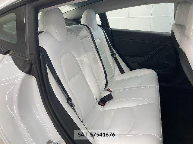 Tesla MODEL 3 2021-11 7729837-12