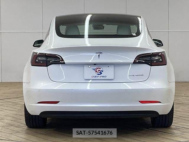 Tesla MODEL 3 2021-11 7729837-14