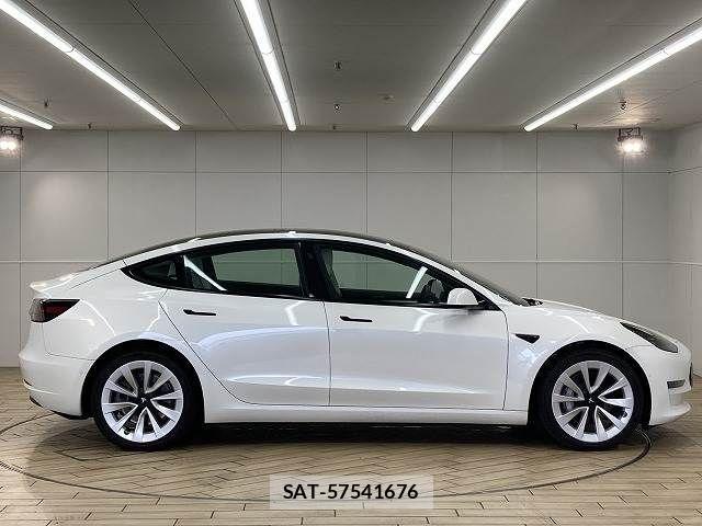 Tesla MODEL 3 2021-11 7729837-16