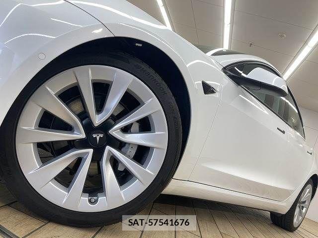 Tesla MODEL 3 2021-11 7729837-18