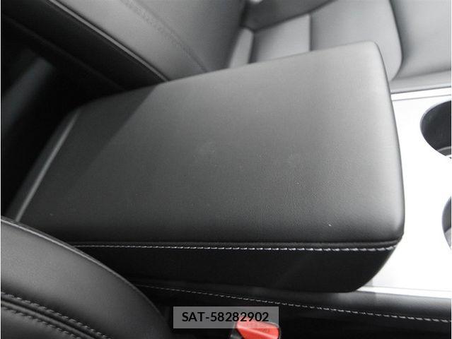 Tesla MODEL 3 2021-05 7789869-25