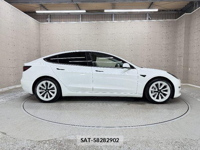 Tesla MODEL 3 2021-05 7789869-8