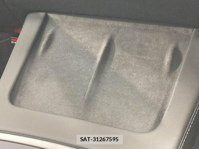 Tesla MODEL 3 2022-06 7789870-9
