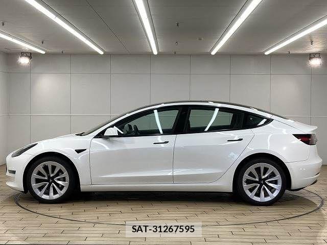 Tesla MODEL 3 2022-06 7789870-15