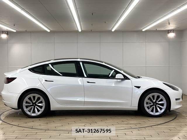 Tesla MODEL 3 2022-06 7789870-16