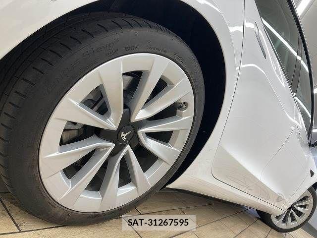 Tesla MODEL 3 2022-06 7789870-18