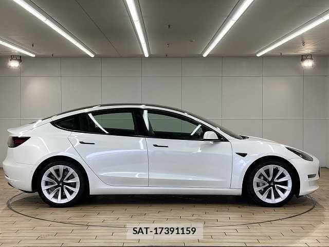 Tesla MODEL 3 2021-05 7789868-15