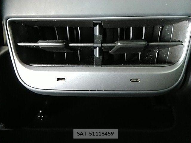 Tesla MODEL 3 2023-08 7880047-26