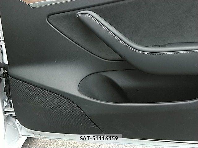 Tesla MODEL 3 2023-08 7880047-28