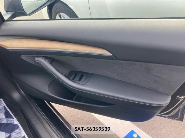 Tesla MODEL 3 2021-12 7880054-11