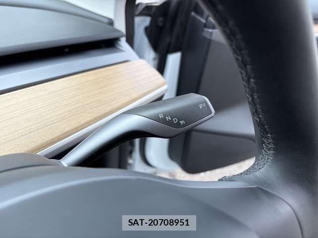 Tesla MODEL 3 2023-08 7880046-13