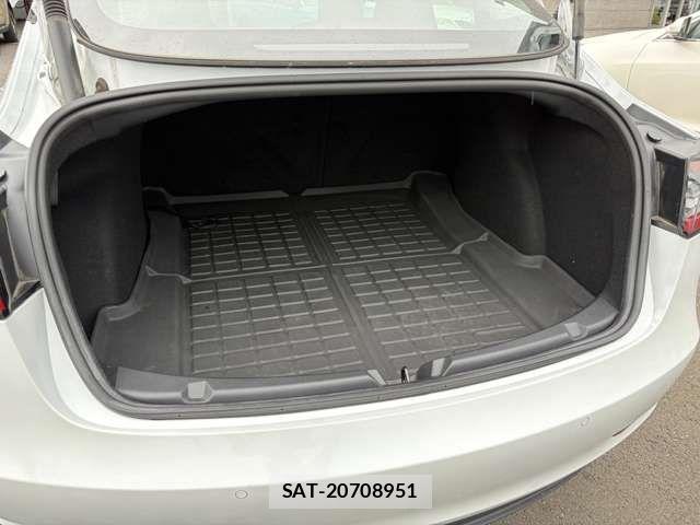 Tesla MODEL 3 2023-08 7880046-6