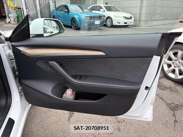 Tesla MODEL 3 2023-08 7880046-8