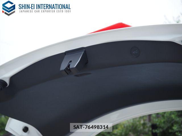 Tesla MODEL 3 2022-03 7964128-15
