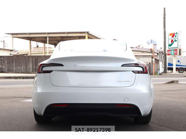 Tesla MODEL 3 2024-05 7981346-2