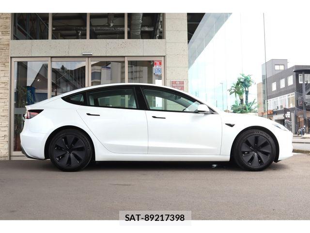 Tesla MODEL 3 2024-05 7981346-3